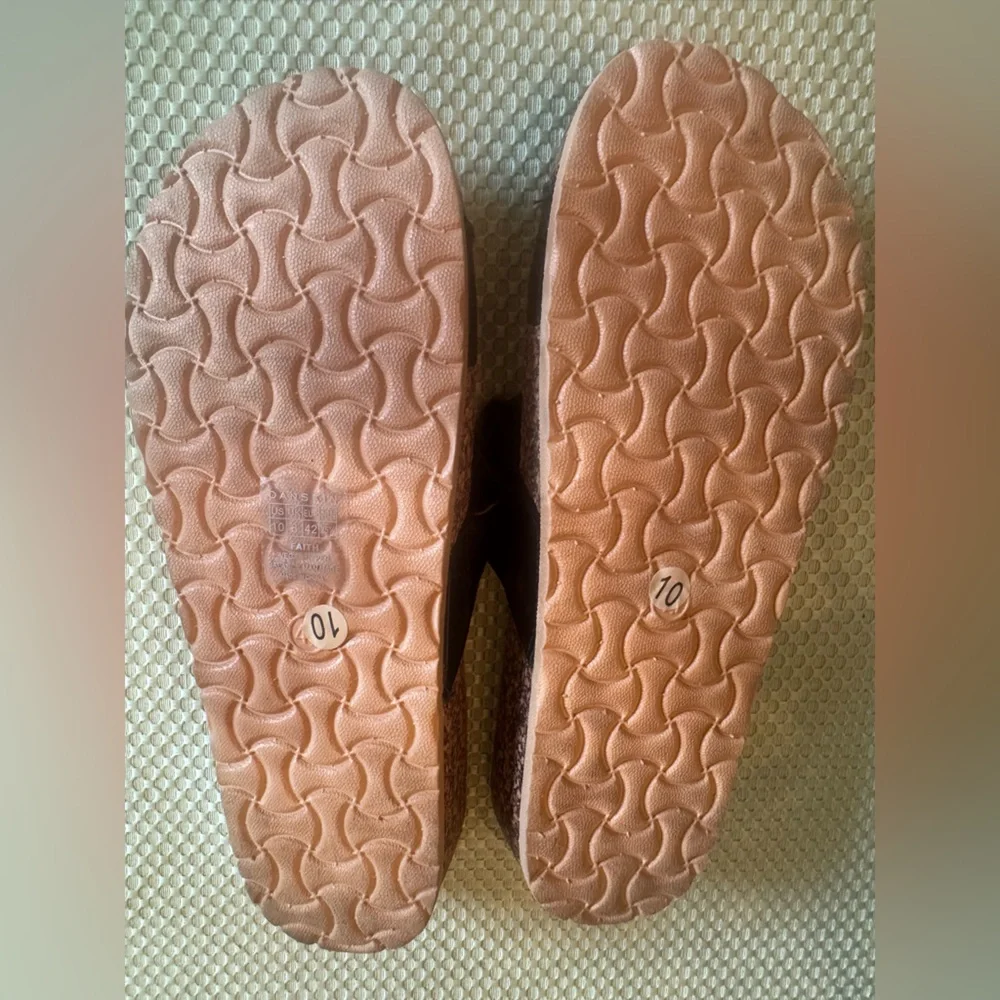 Danskin Size 10 cork slip on sandal “faith“ in black, vegan leather. NWOT